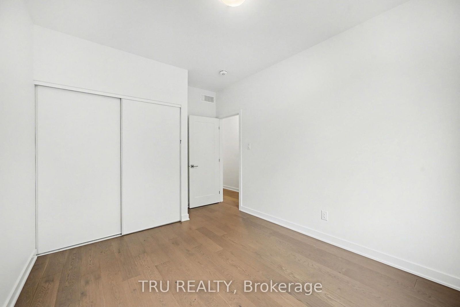 Detached House for sale at 935 Cologne Street, Russell, Ontario, K0A 1W0 - Embrun - MLS: X12991834