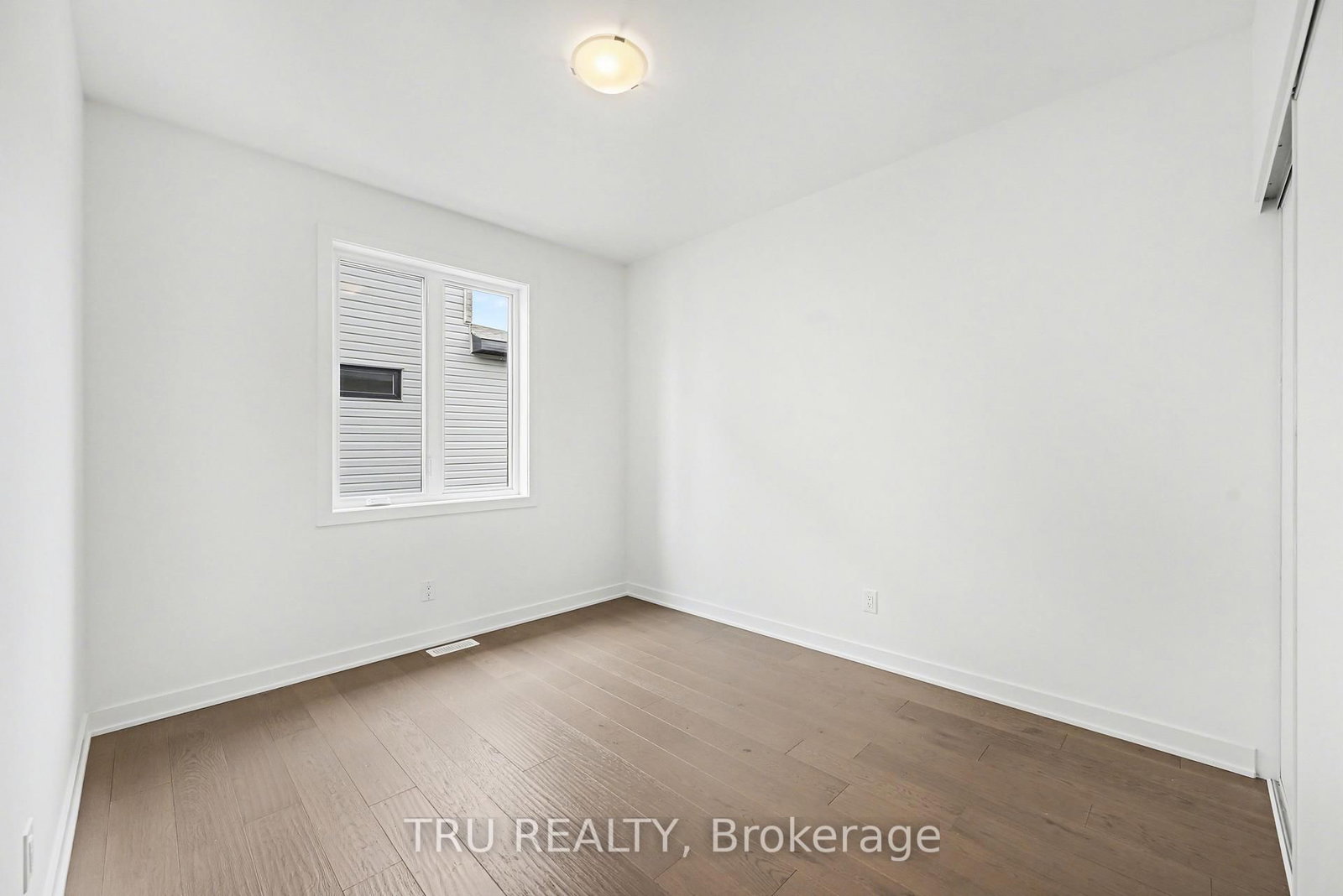 Detached House for sale at 935 Cologne Street, Russell, Ontario, K0A 1W0 - Embrun - MLS: X12991834