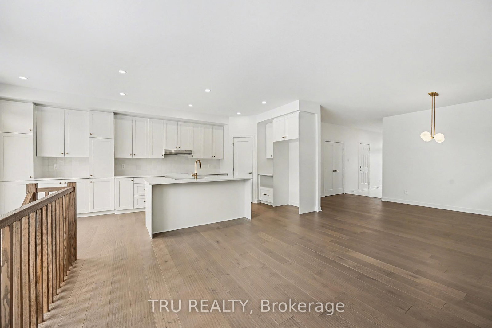 Detached House for sale at 935 Cologne Street, Russell, Ontario, K0A 1W0 - Embrun - MLS: X12991834