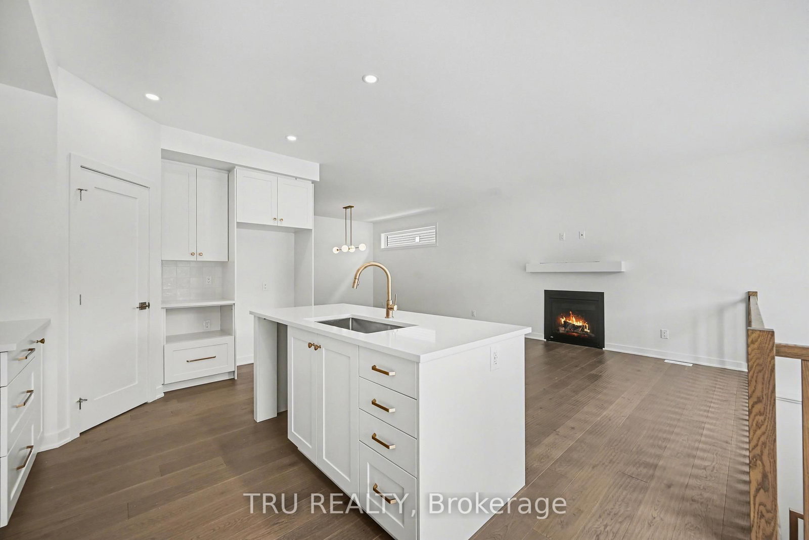 Detached House for sale at 935 Cologne Street, Russell, Ontario, K0A 1W0 - Embrun - MLS: X12991834