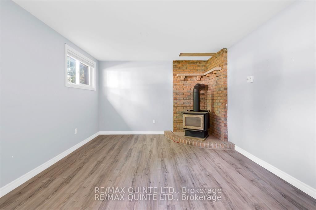 Detached House for sale at 108 Nicholas Street, Quinte West, Ontario, K8V 6B2 - Trenton Ward - MLS: X12991838