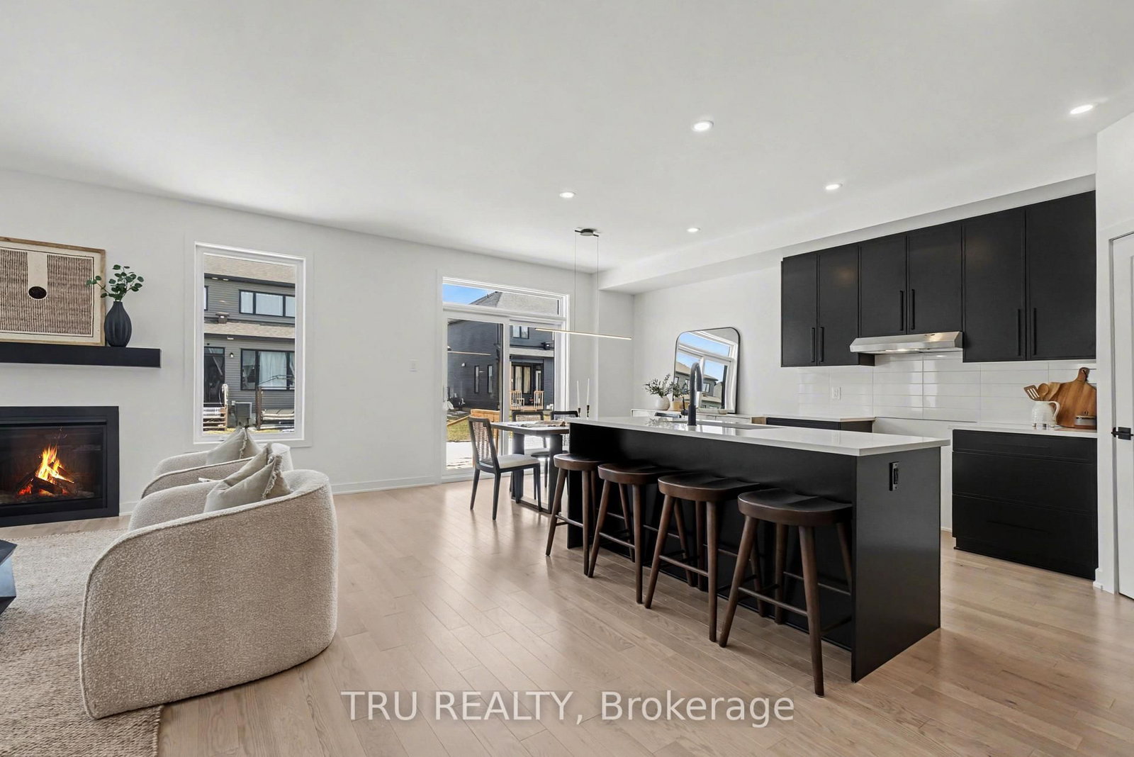 Detached House for sale at 931 Cologne Street, Russell, Ontario, K0A 1W0 - Embrun - MLS: X12991844