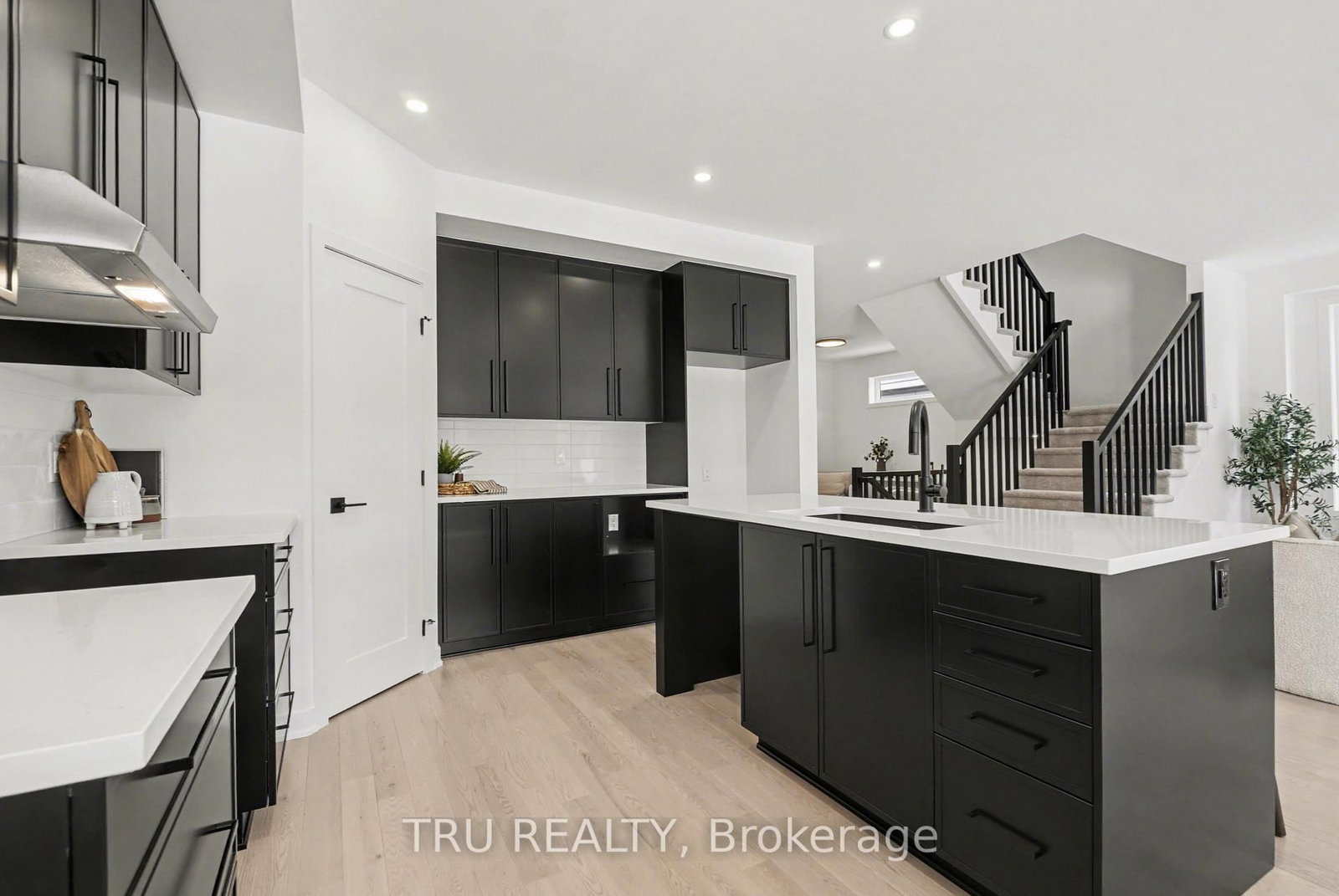 Detached House for sale at 931 Cologne Street, Russell, Ontario, K0A 1W0 - Embrun - MLS: X12991844