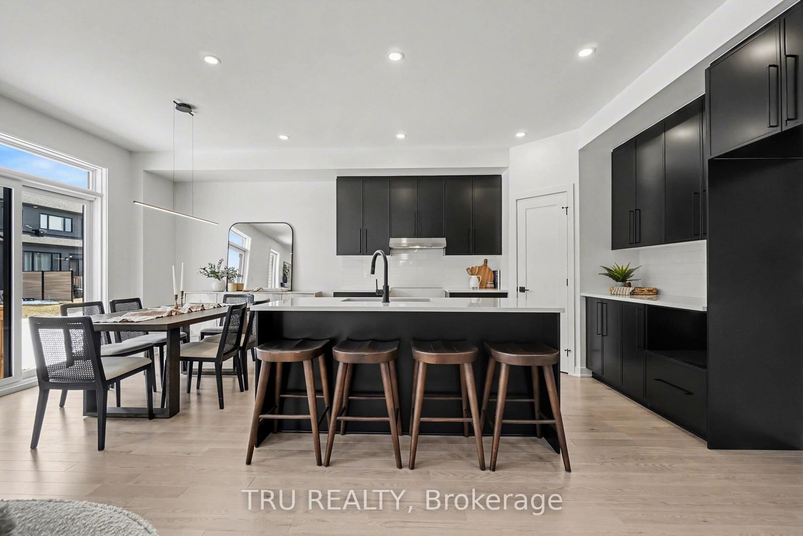 Detached House for sale at 931 Cologne Street, Russell, Ontario, K0A 1W0 - Embrun - MLS: X12991844