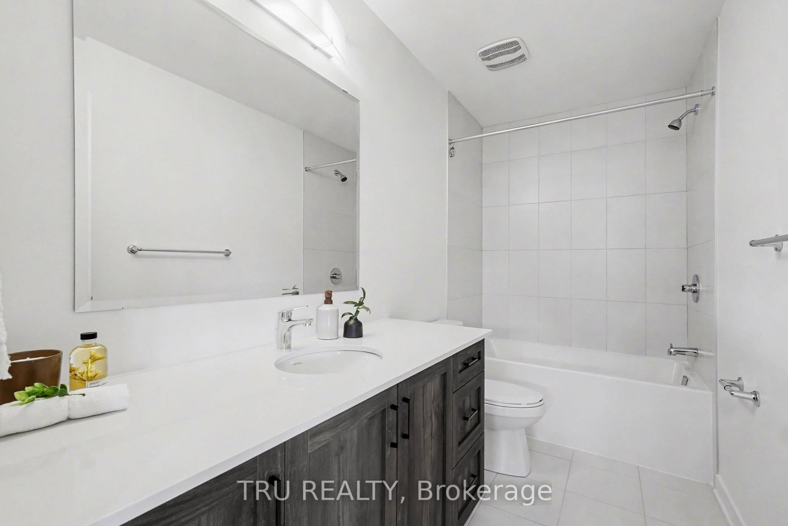 Detached House for sale at 931 Cologne Street, Russell, Ontario, K0A 1W0 - Embrun - MLS: X12991844