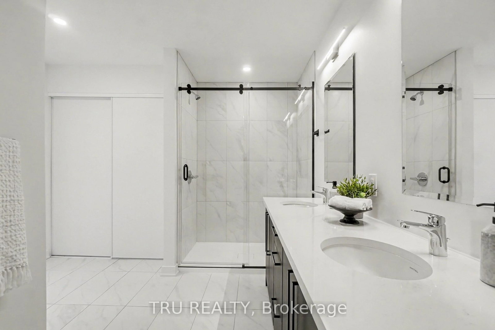 Detached House for sale at 931 Cologne Street, Russell, Ontario, K0A 1W0 - Embrun - MLS: X12991844