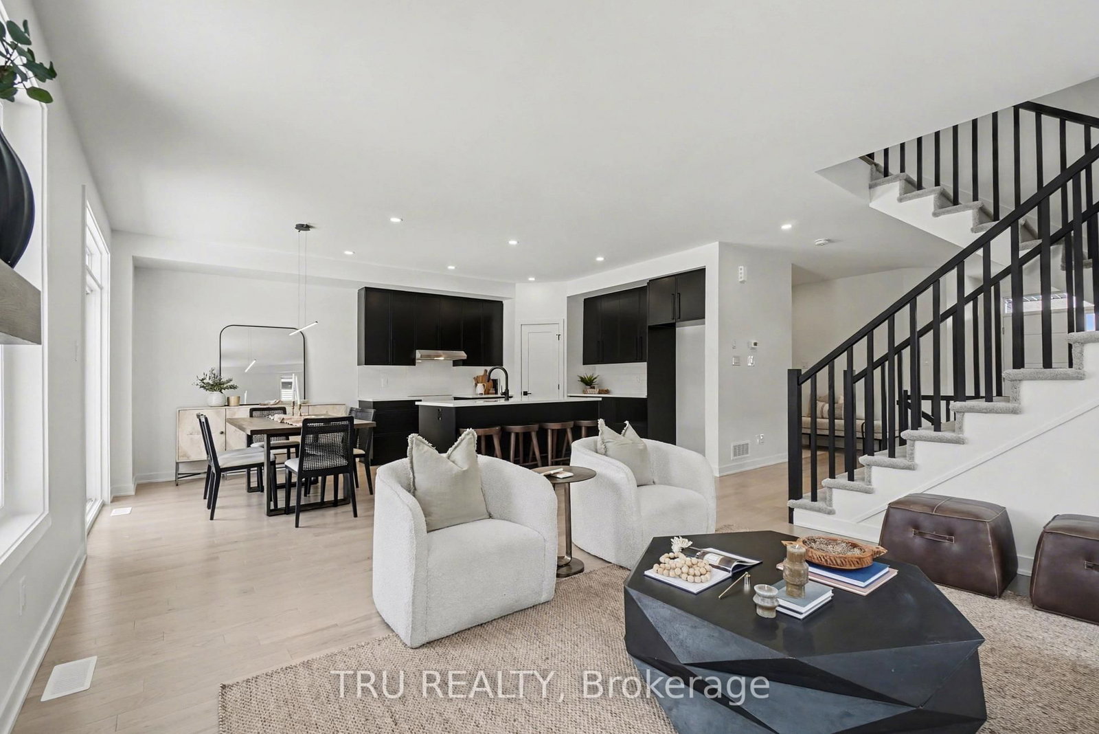 Detached House for sale at 931 Cologne Street, Russell, Ontario, K0A 1W0 - Embrun - MLS: X12991844