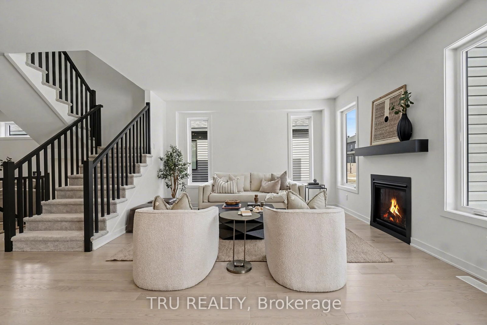 Detached House for sale at 931 Cologne Street, Russell, Ontario, K0A 1W0 - Embrun - MLS: X12991844