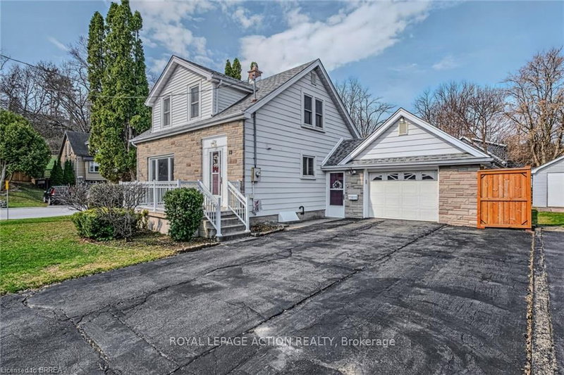 home for sale on 19 Lyndsay Street