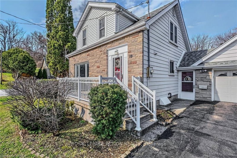 19 Lyndsay St, Brantford, N3T 2C5 | Image 2