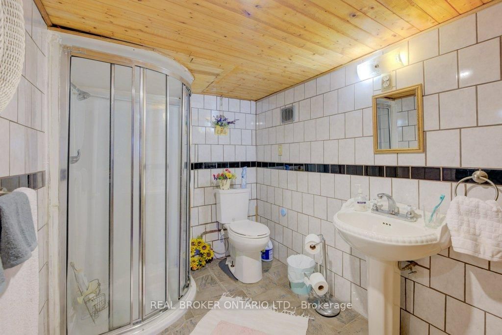 Detached House for sale at 458 Upper Wentworth Street, Hamilton, Ontario, L9A 4T7 - Inch Park - MLS: X12991986