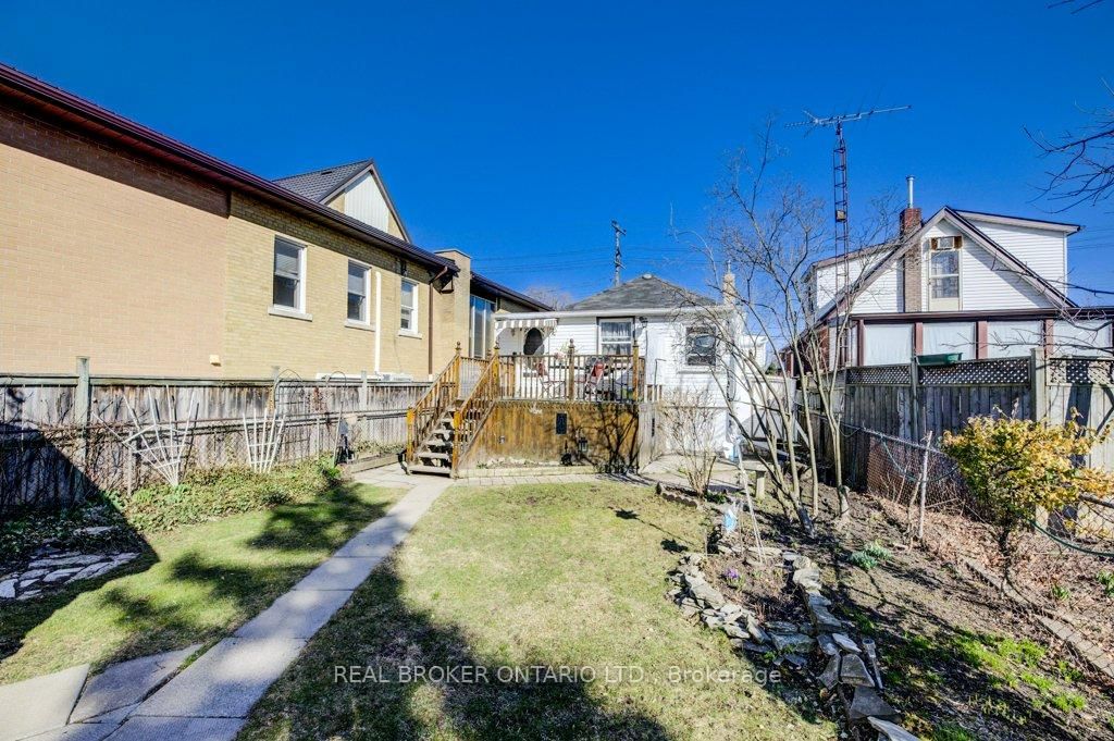 Detached House for sale at 458 Upper Wentworth Street, Hamilton, Ontario, L9A 4T7 - Inch Park - MLS: X12991986