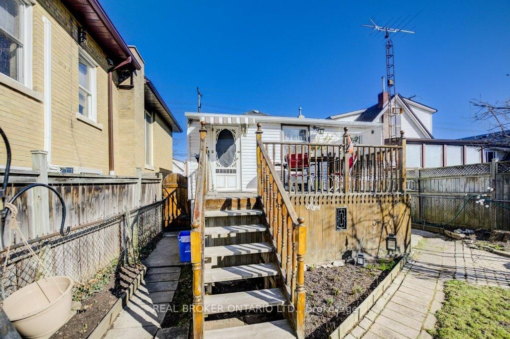 Detached House for sale at 458 Upper Wentworth Street, Hamilton, Ontario, L9A 4T7 - Inch Park - MLS: X12991986