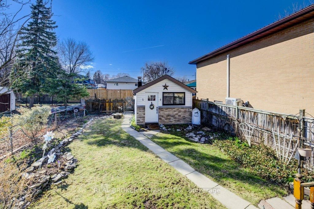 Detached House for sale at 458 Upper Wentworth Street, Hamilton, Ontario, L9A 4T7 - Inch Park - MLS: X12991986