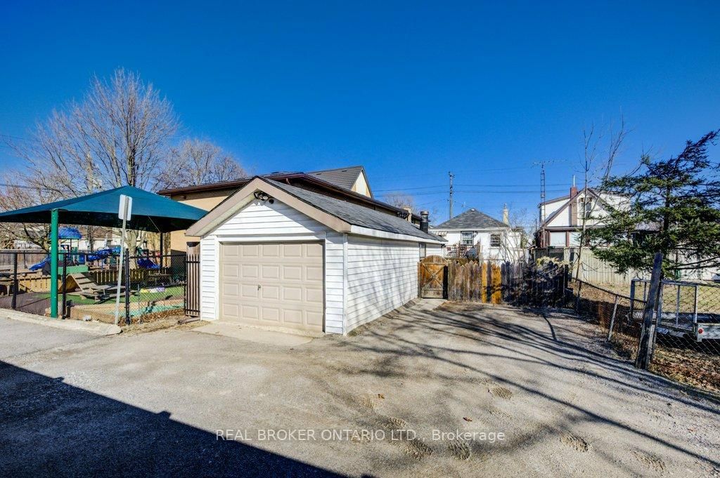 Detached House for sale at 458 Upper Wentworth Street, Hamilton, Ontario, L9A 4T7 - Inch Park - MLS: X12991986
