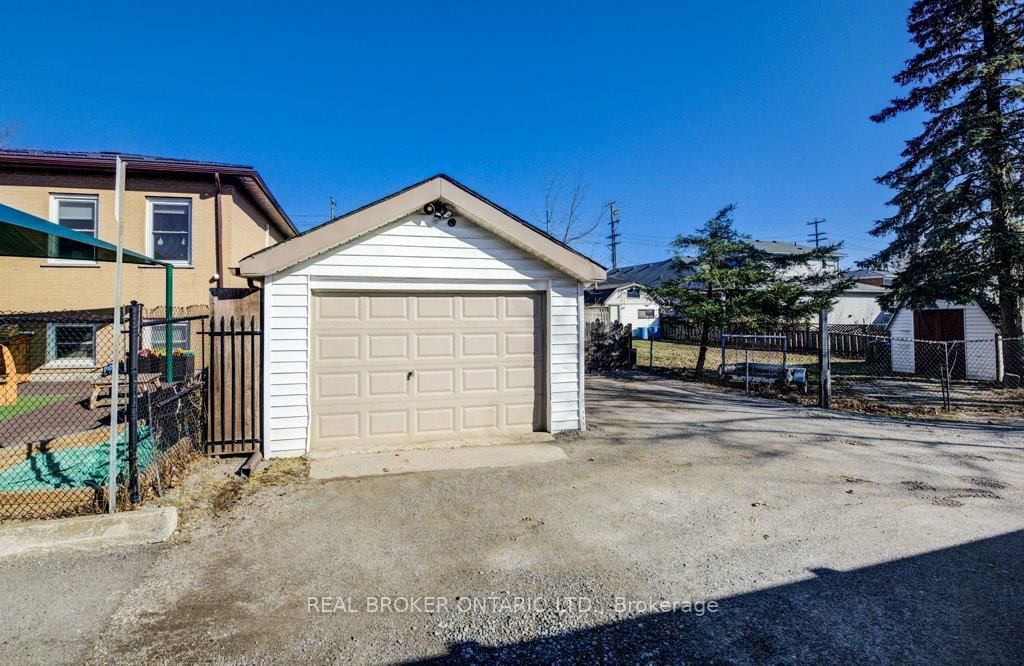 Detached House for sale at 458 Upper Wentworth Street, Hamilton, Ontario, L9A 4T7 - Inch Park - MLS: X12991986