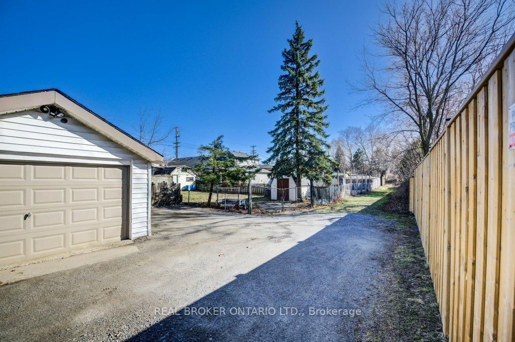 Detached House for sale at 458 Upper Wentworth Street, Hamilton, Ontario, L9A 4T7 - Inch Park - MLS: X12991986