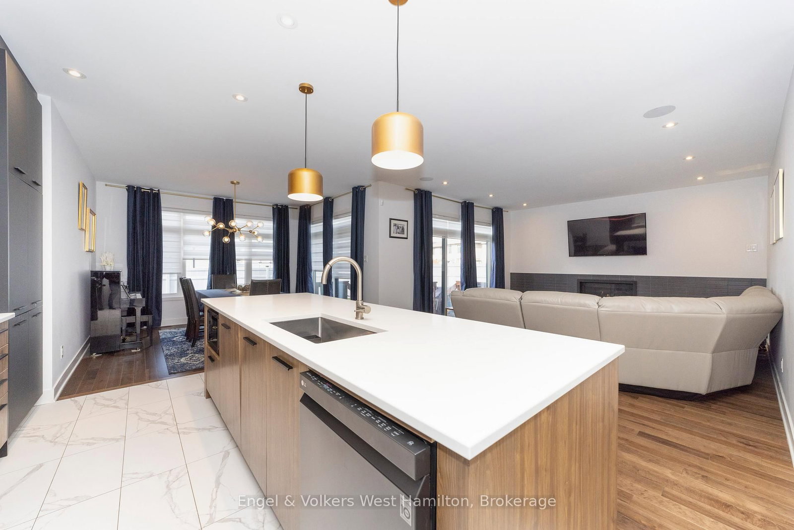 374 Big Dipper Street • Ottawa, ON photo 4