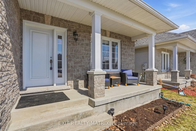 730 DES CHENES Street