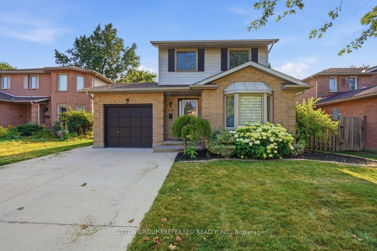 227 Edmunds Place • London South, ON photo 1