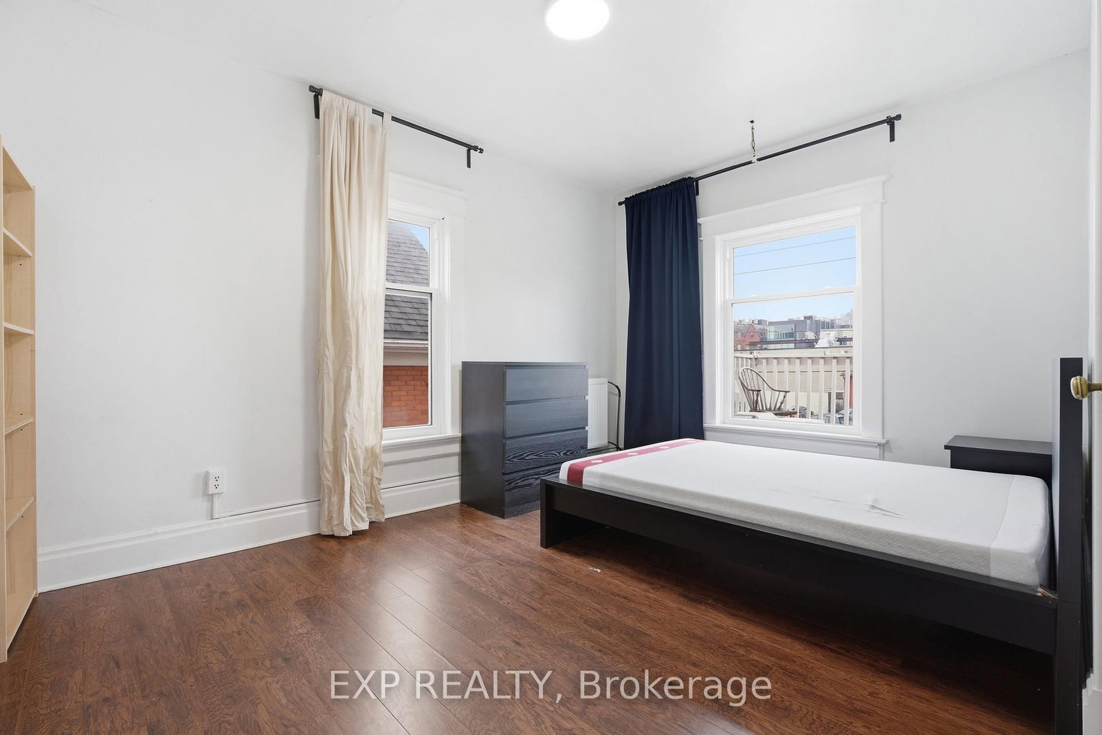 30 Regina Street N - Photo 12