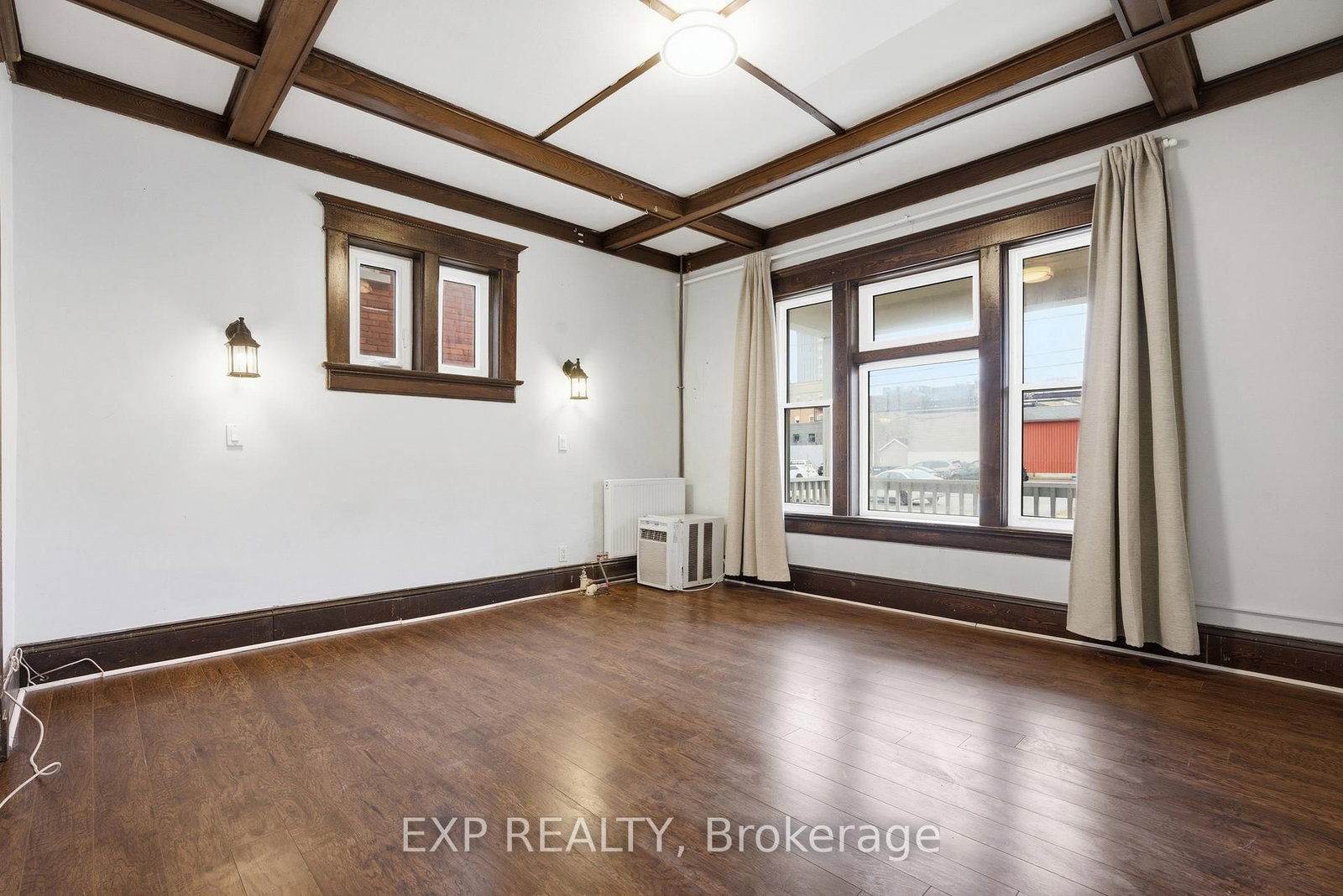 30 Regina Street N - Photo 7