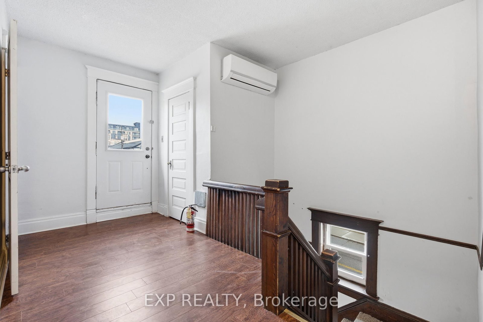 30 Regina Street N - Photo 10