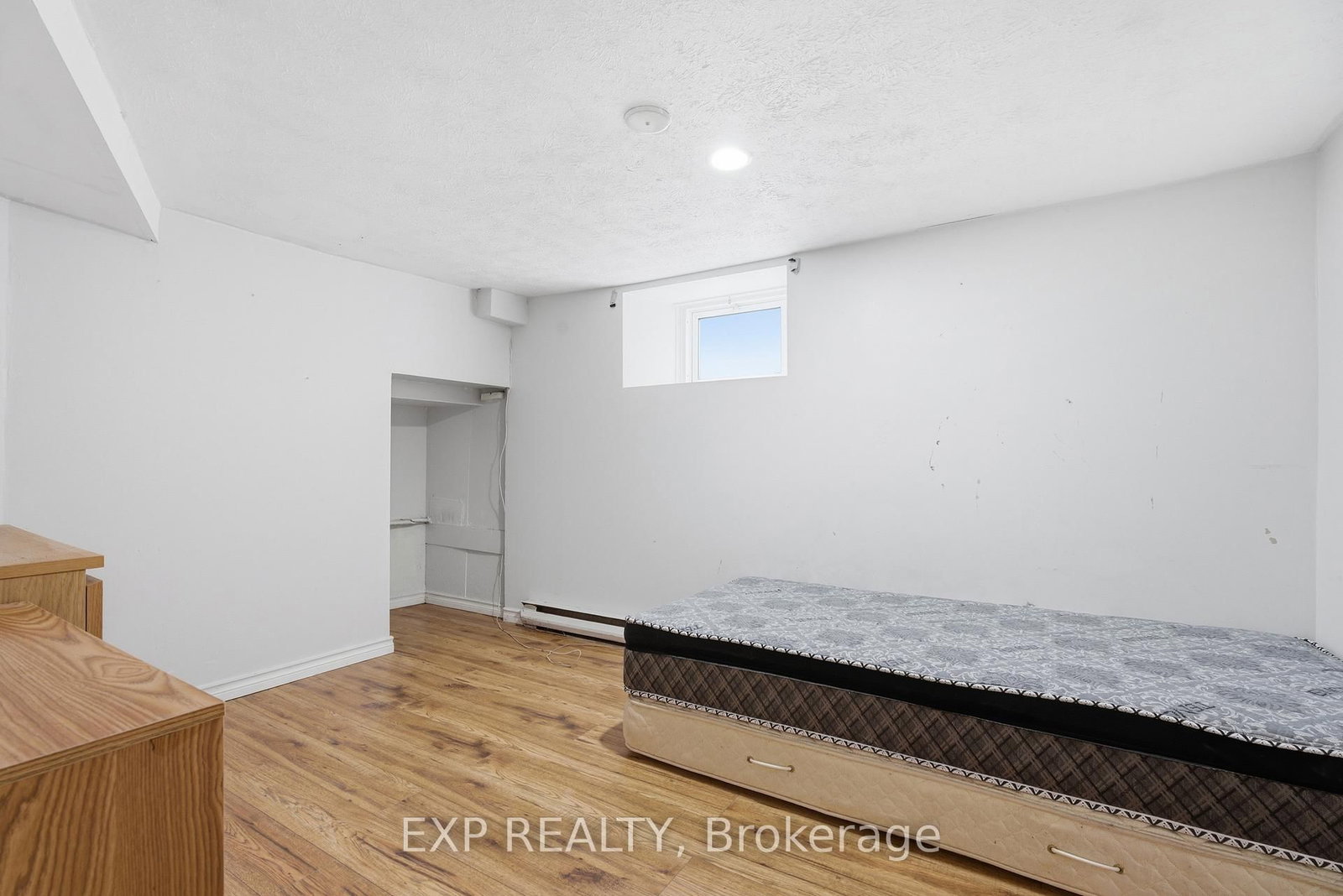 30 Regina Street N - Photo 20