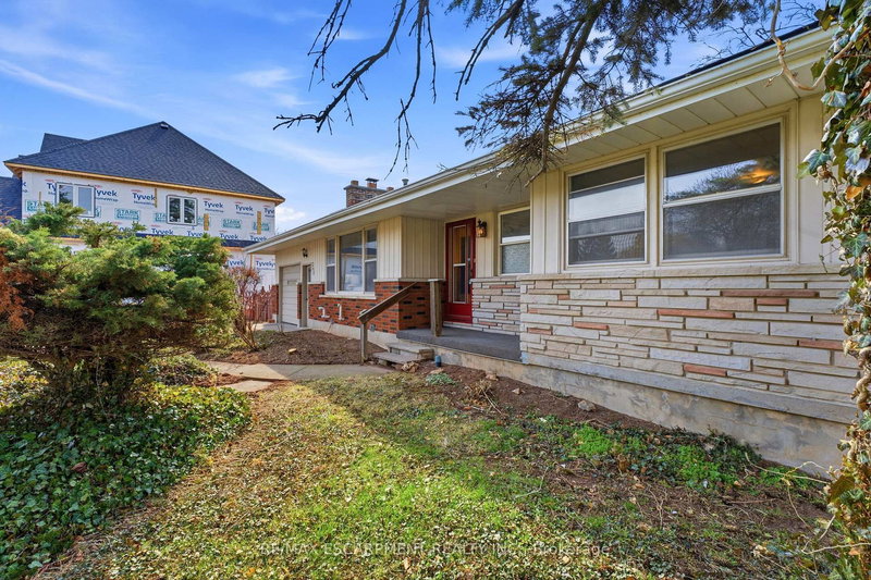 246 Main St E, Grimsby, L3M 1P6 | Image 2