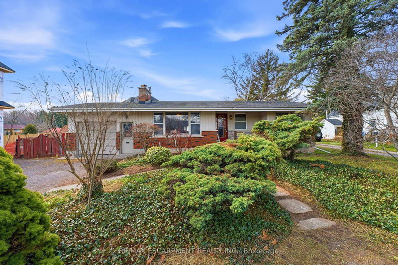 246 Main St E, Grimsby, L3M 1P6 | Image 3