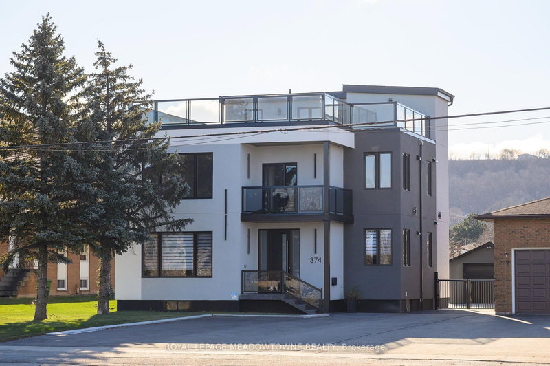 374 Highway 8, Hamilton, Ontario