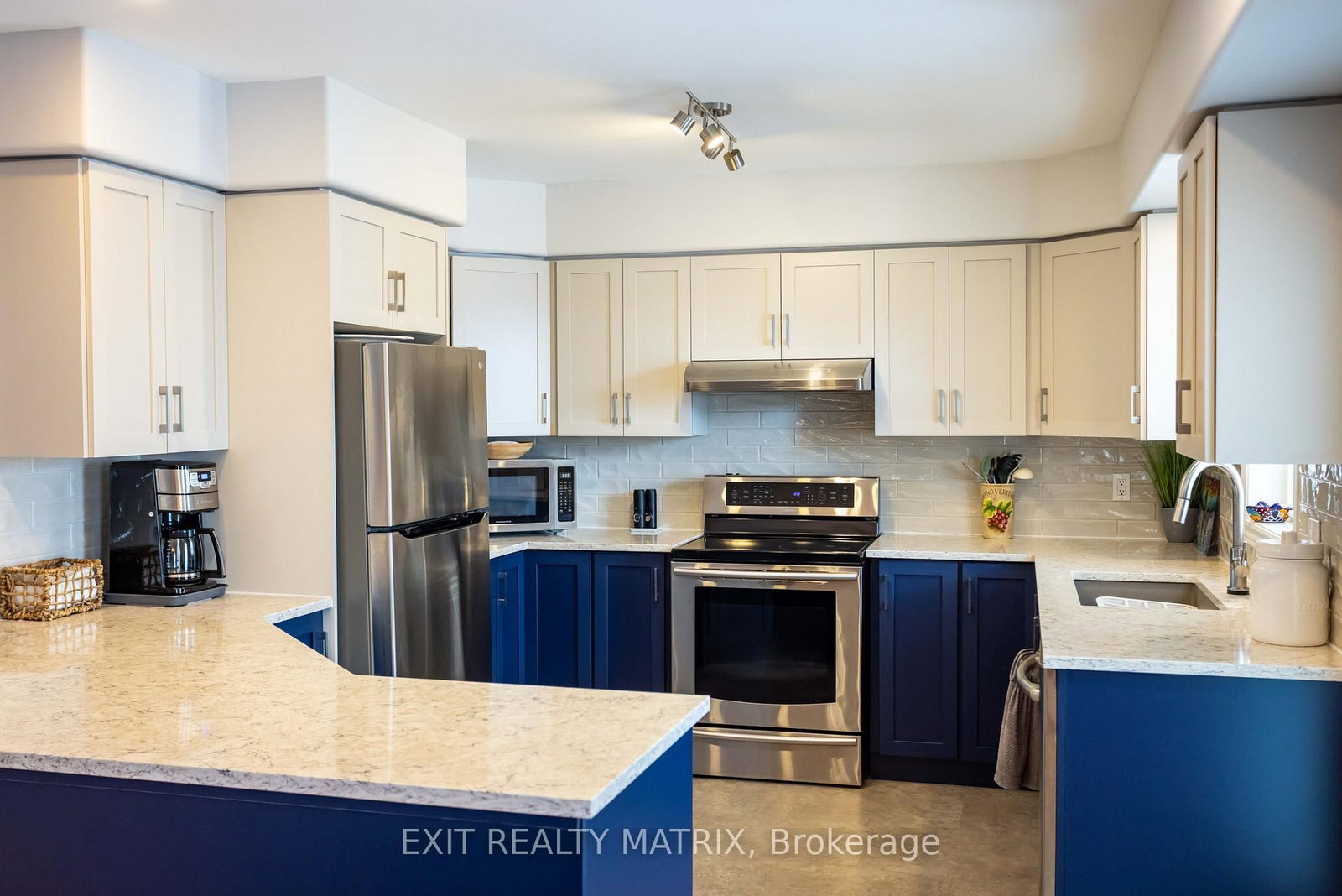 Detached House for sale at 106 Lachaine Street, Russell, Ontario, K0A 3H0 - Embrun - MLS: X12992506