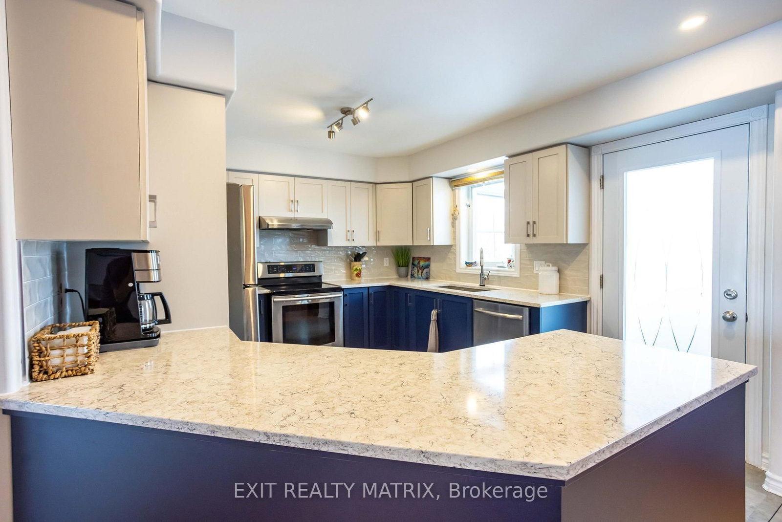 Detached House for sale at 106 Lachaine Street, Russell, Ontario, K0A 3H0 - Embrun - MLS: X12992506