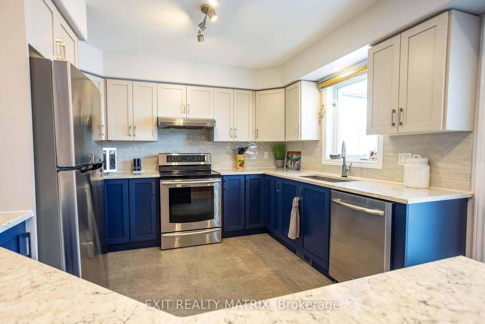 Detached House for sale at 106 Lachaine Street, Russell, Ontario, K0A 3H0 - Embrun - MLS: X12992506