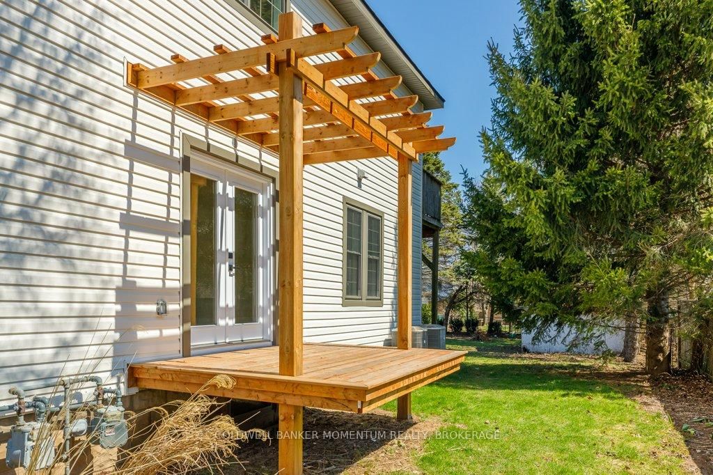 Detached House for sale at 1105 Haist Street, Pelham, Ontario, L0S 1E2 - Fonthill - MLS: X12992542