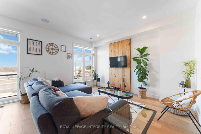 502 Labrador Crescent