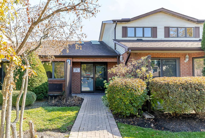 30 - 36 Champlain Cres, Peterborough, K9L 1T1 | Image 2