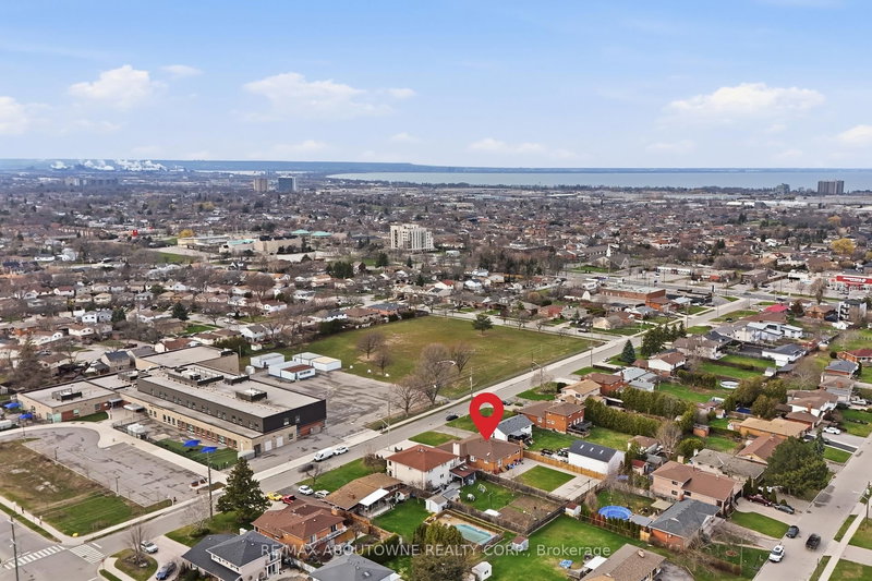 58 Kilbourn Ave, Hamilton, L8G 3E2 | Image 3