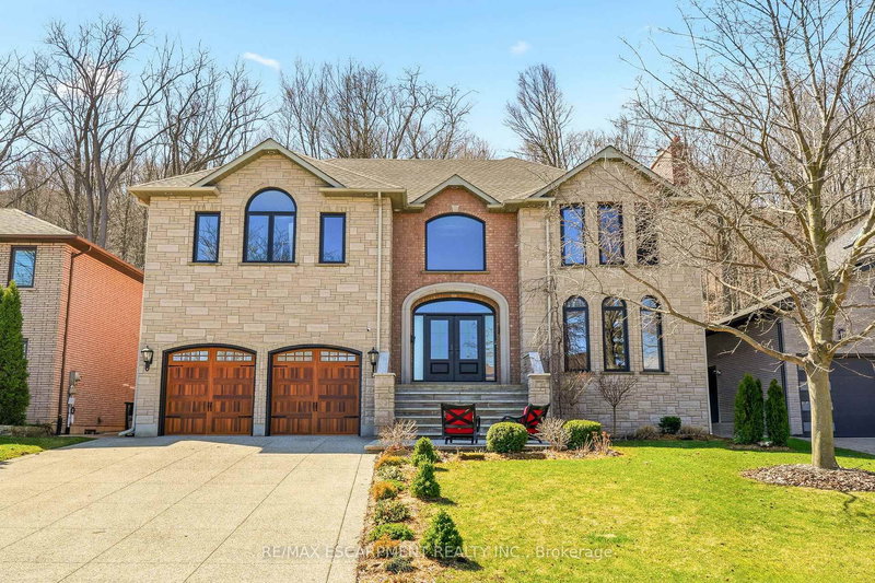 82 Maple Dr, Hamilton, L8G 3C2 | Image 2