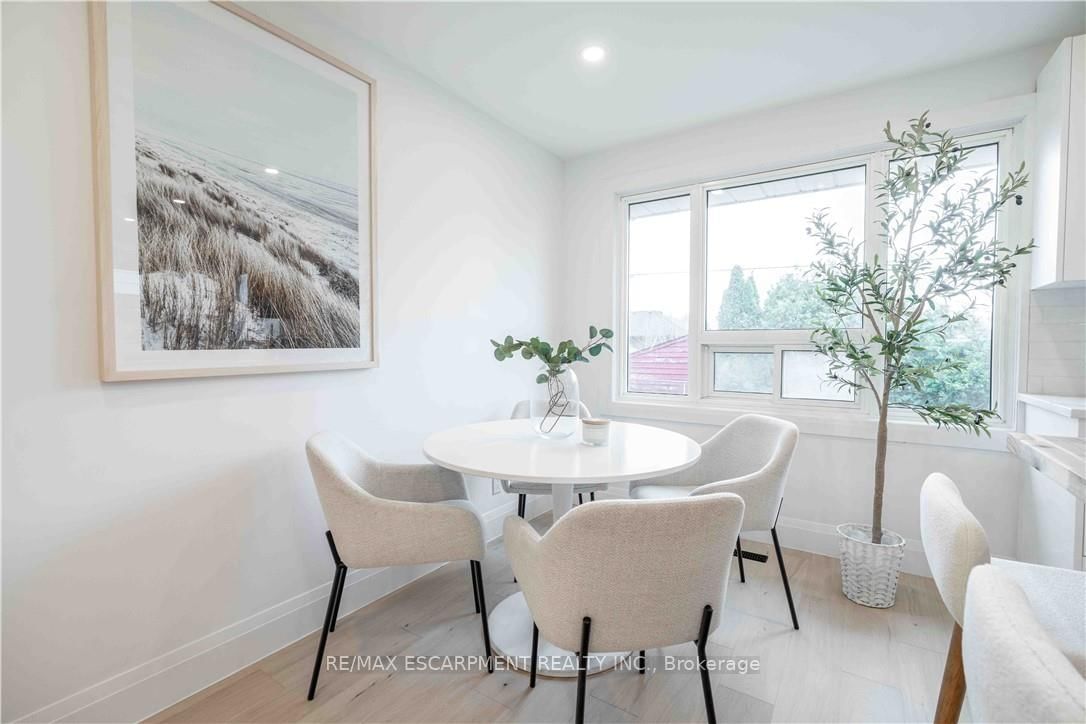 Detached House for sale at 67 Toby Crescent, Hamilton, Ontario, L8T 2N9 - Huntington - MLS: X12993046