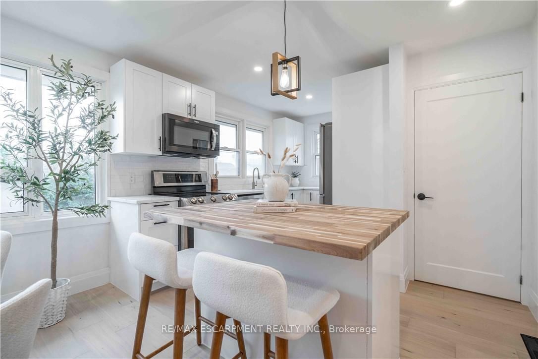 Detached House for sale at 67 Toby Crescent, Hamilton, Ontario, L8T 2N9 - Huntington - MLS: X12993046