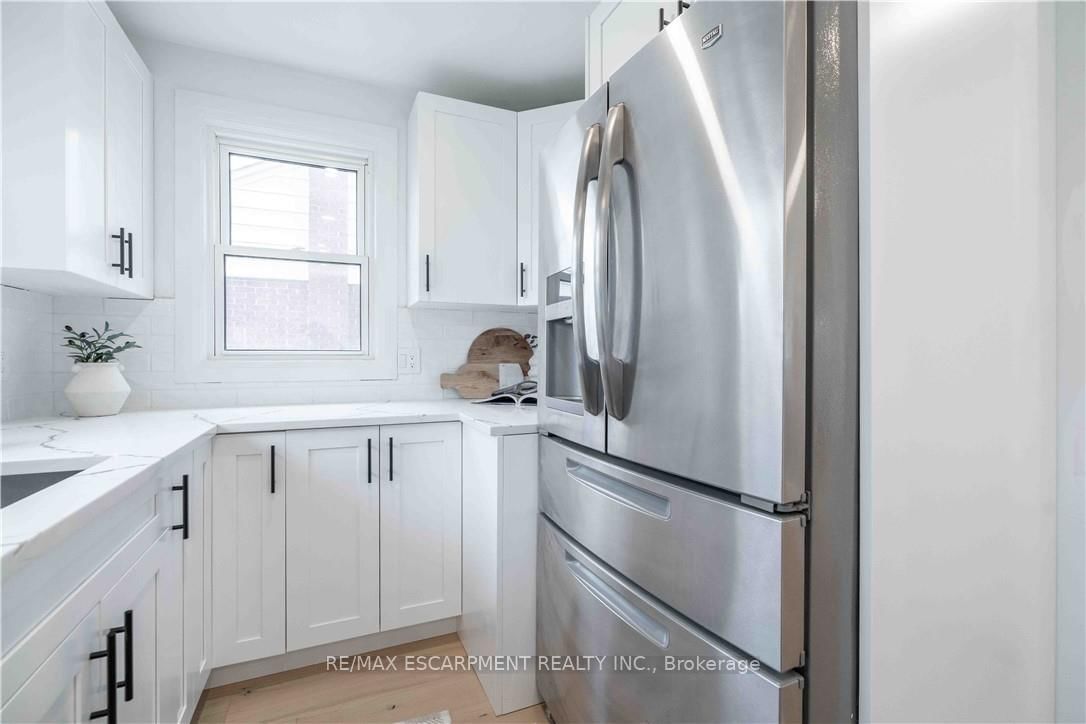 Detached House for sale at 67 Toby Crescent, Hamilton, Ontario, L8T 2N9 - Huntington - MLS: X12993046