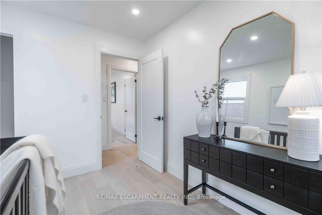 Detached House for sale at 67 Toby Crescent, Hamilton, Ontario, L8T 2N9 - Huntington - MLS: X12993046