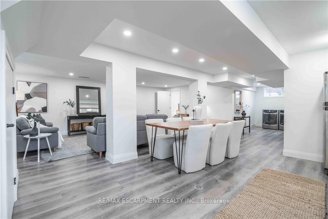 Detached House for sale at 67 Toby Crescent, Hamilton, Ontario, L8T 2N9 - Huntington - MLS: X12993046