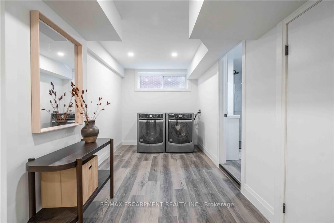 Detached House for sale at 67 Toby Crescent, Hamilton, Ontario, L8T 2N9 - Huntington - MLS: X12993046