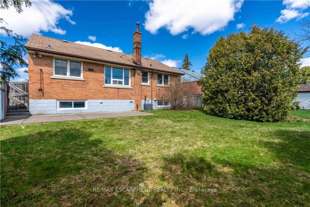 Detached House for sale at 67 Toby Crescent, Hamilton, Ontario, L8T 2N9 - Huntington - MLS: X12993046