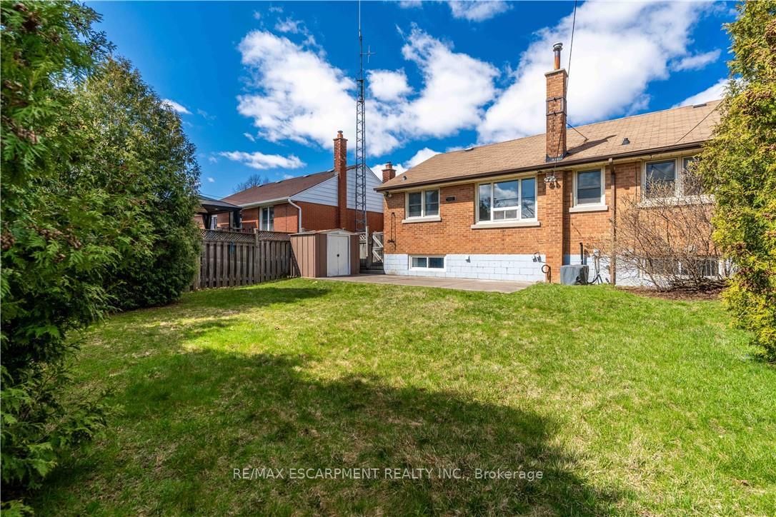 Detached House for sale at 67 Toby Crescent, Hamilton, Ontario, L8T 2N9 - Huntington - MLS: X12993046