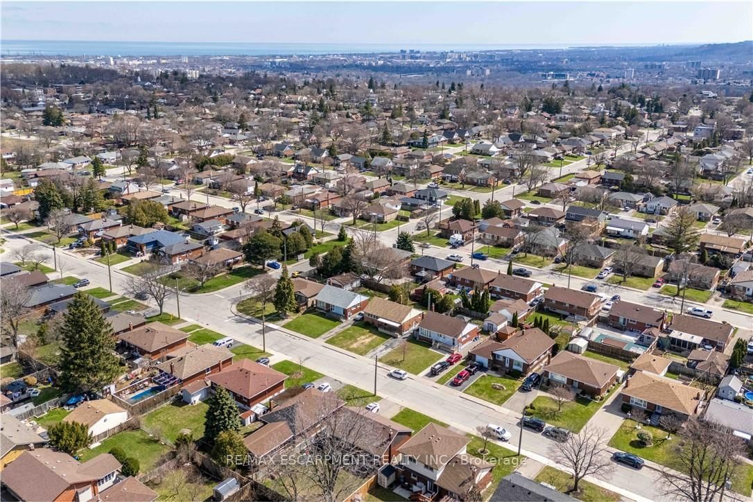 Detached House for sale at 67 Toby Crescent, Hamilton, Ontario, L8T 2N9 - Huntington - MLS: X12993046