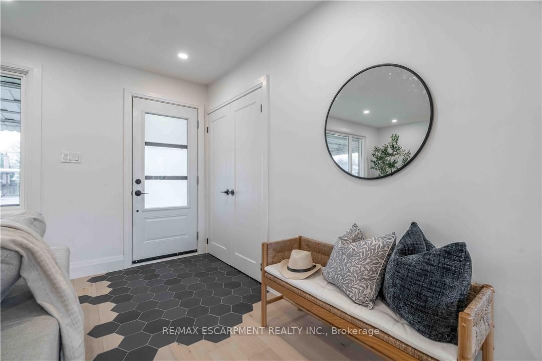 Detached House for sale at 67 Toby Crescent, Hamilton, Ontario, L8T 2N9 - Huntington - MLS: X12993046