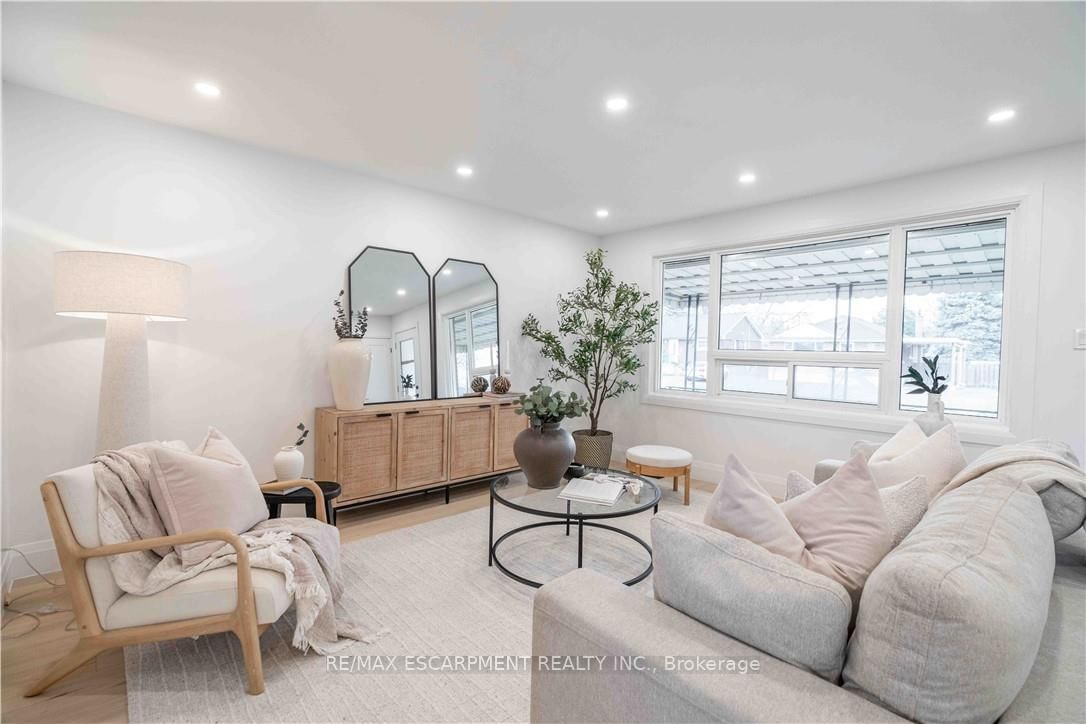 Detached House for sale at 67 Toby Crescent, Hamilton, Ontario, L8T 2N9 - Huntington - MLS: X12993046